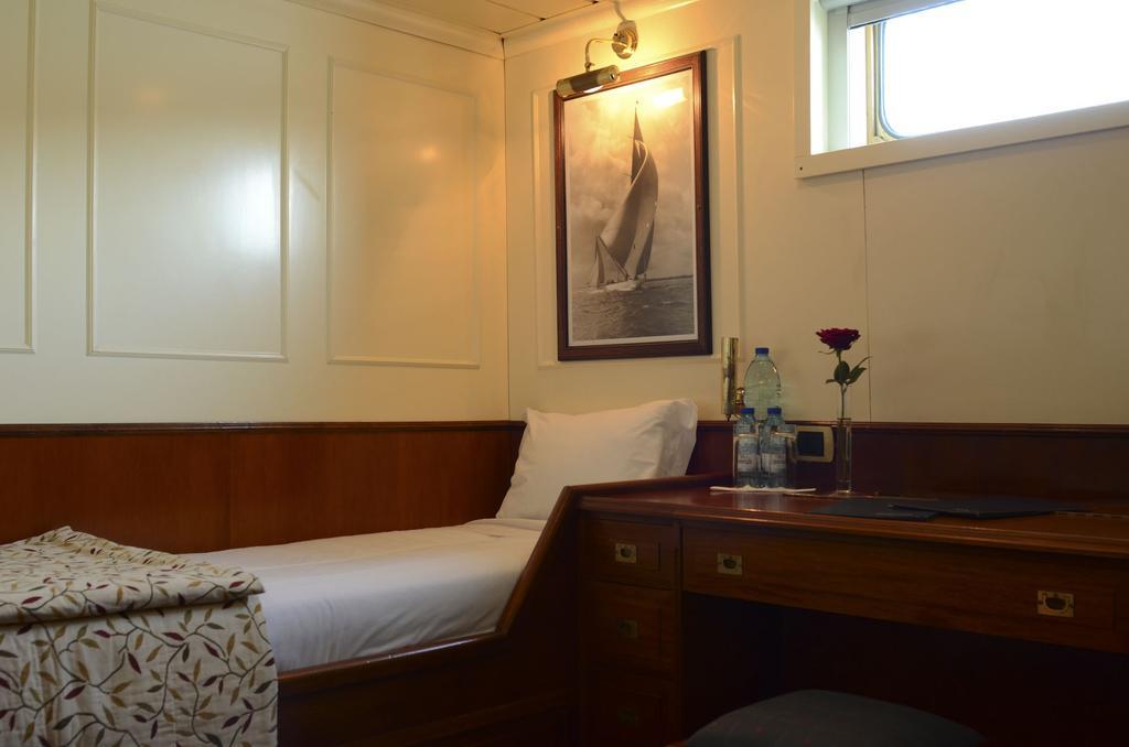 Invicta Ribeira Boat Hotel OOporto Esterno foto