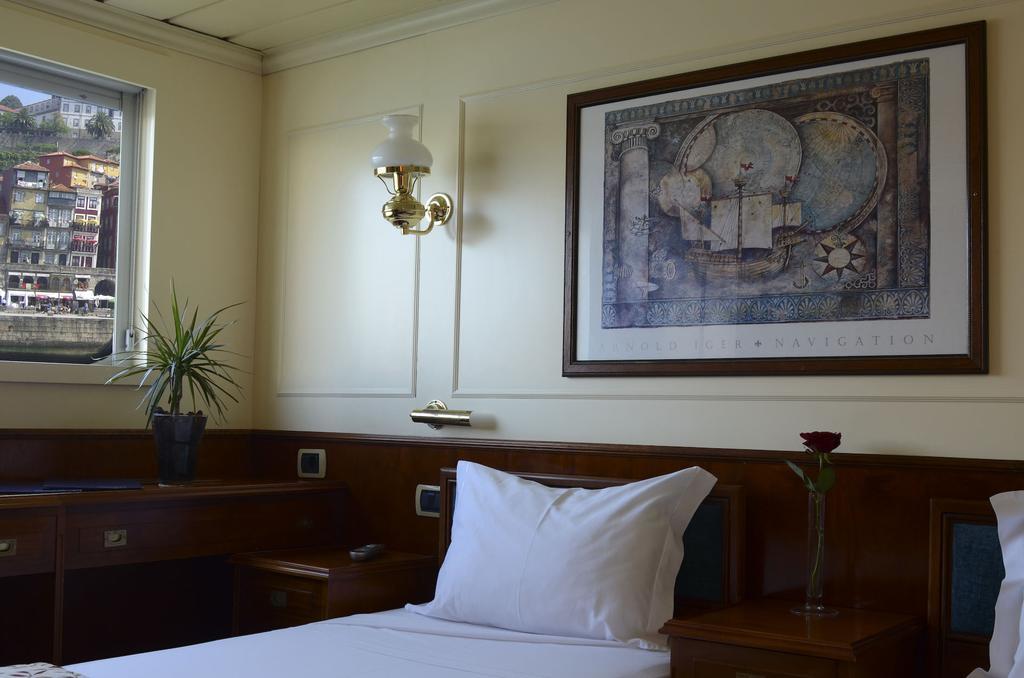 Invicta Ribeira Boat Hotel OOporto Esterno foto