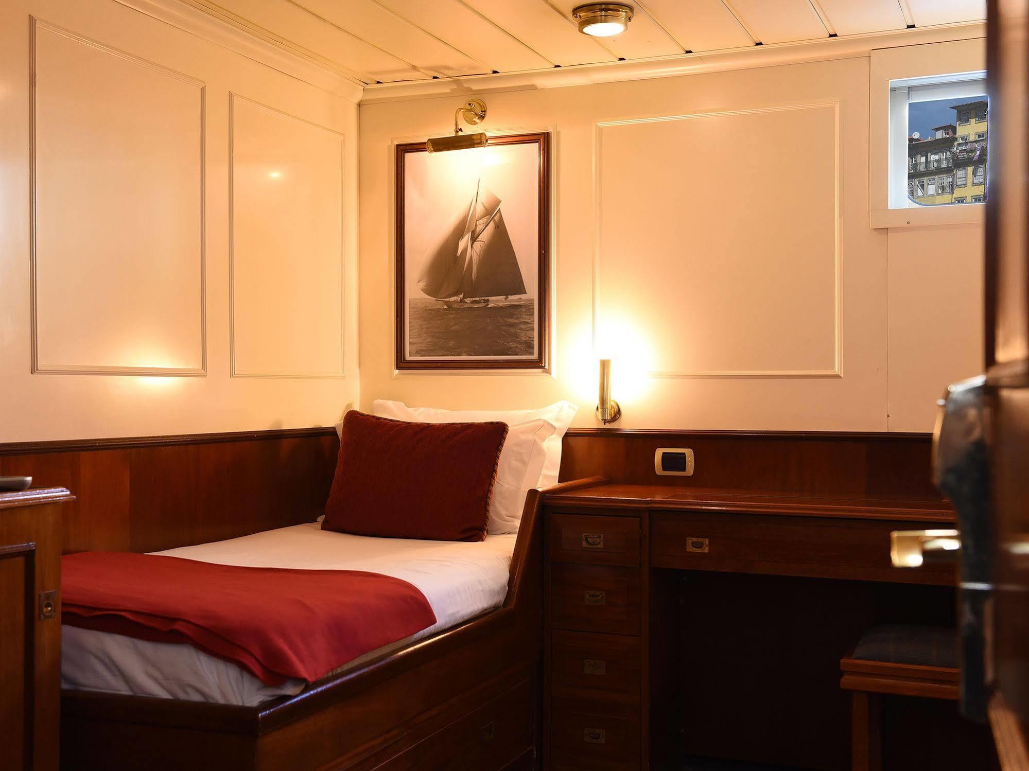 Invicta Ribeira Boat Hotel OOporto Esterno foto