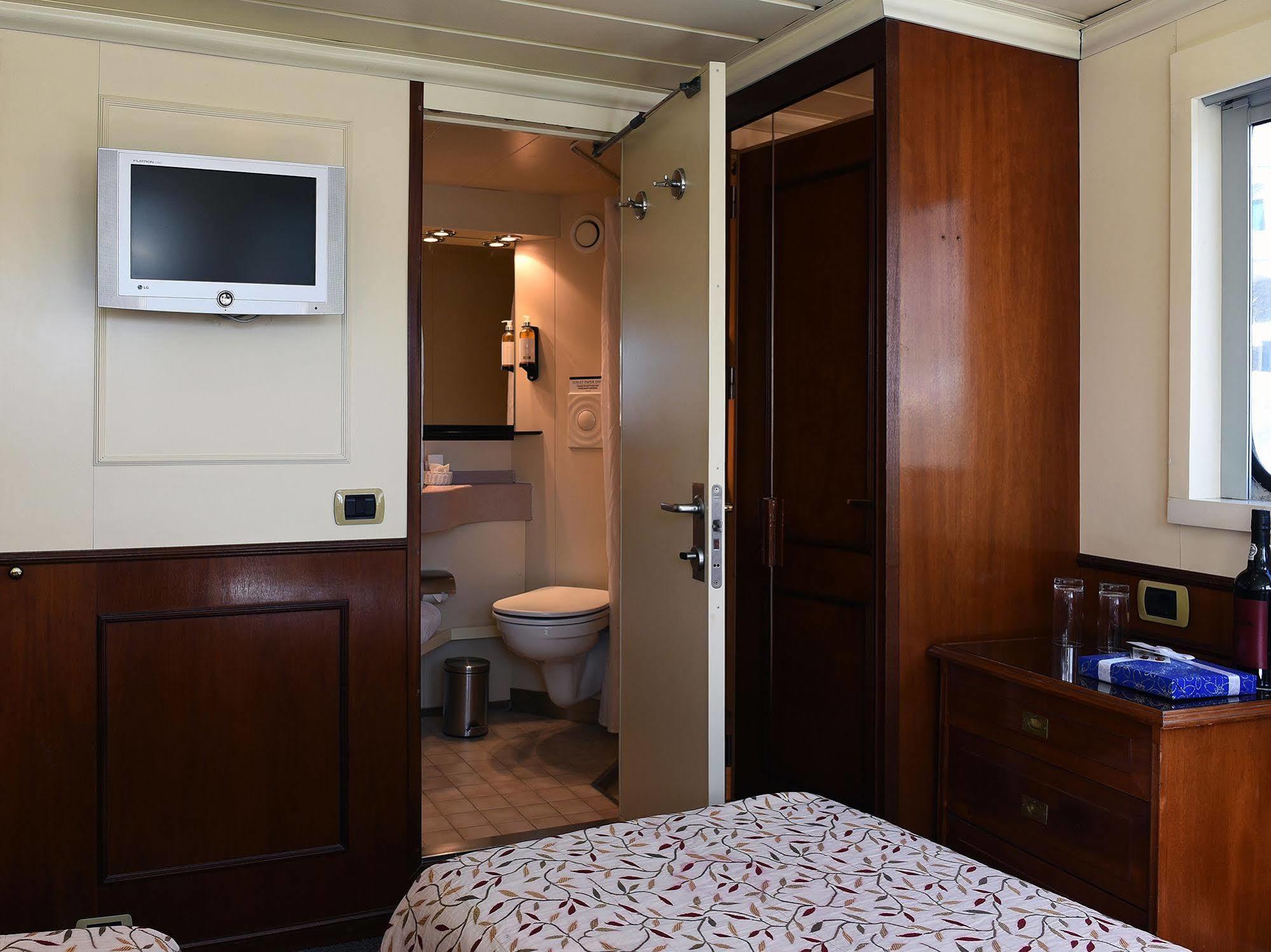 Invicta Ribeira Boat Hotel OOporto Esterno foto